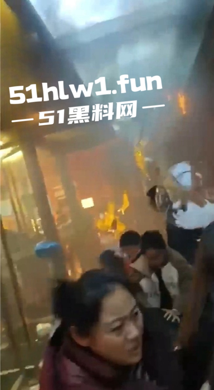 广场恢复正常