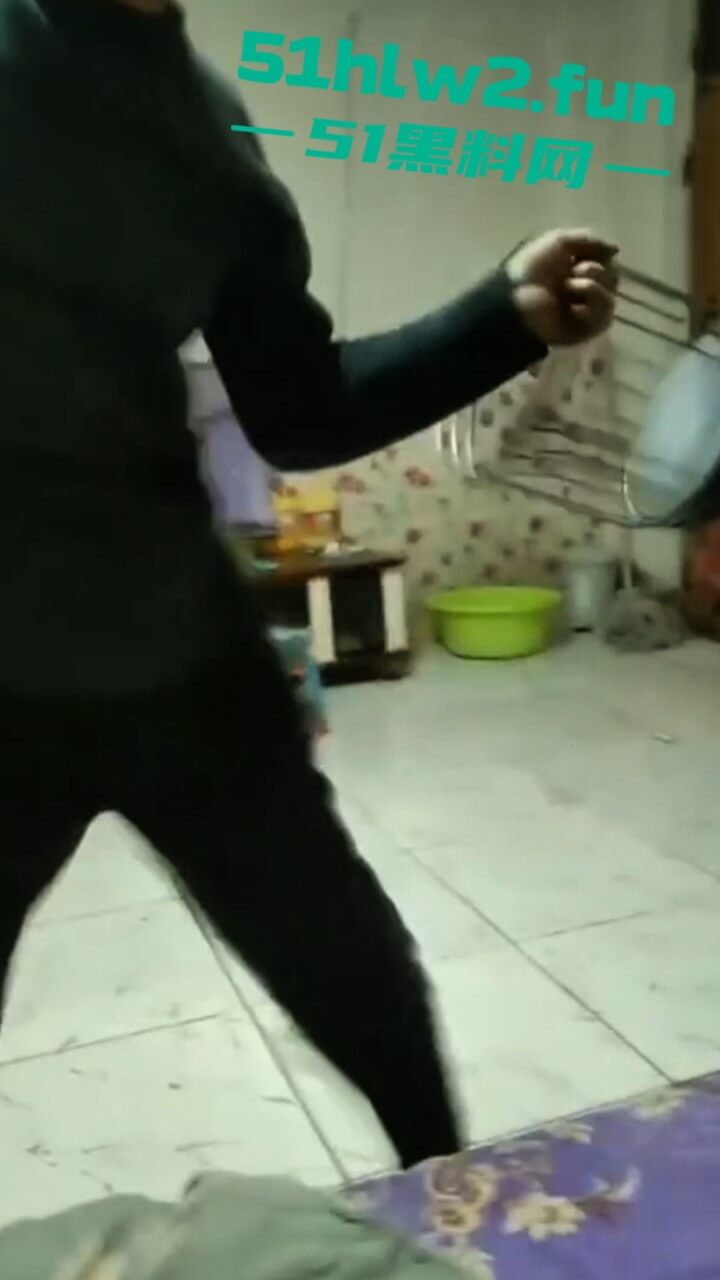 女子被殴打现场图1