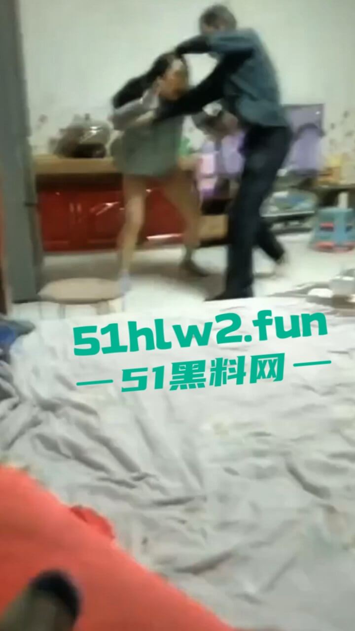 女子被殴打现场图4