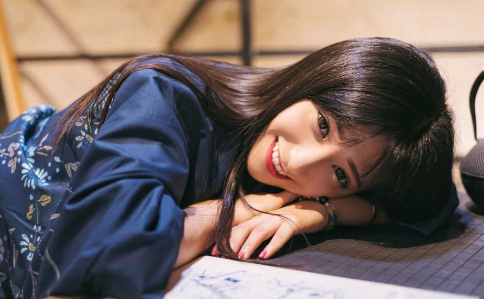 西安女大学生与摄影师拍摄私房照背后：PUA操控与野战照片引热议