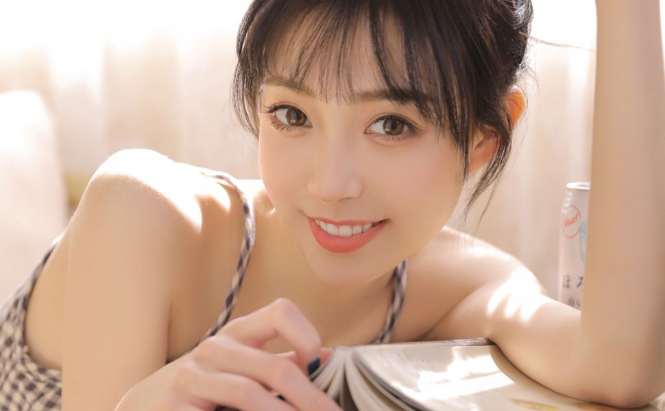 探花阿刚酒店偷拍清纯妹换女仆装，反差婊浪叫不断全程高能