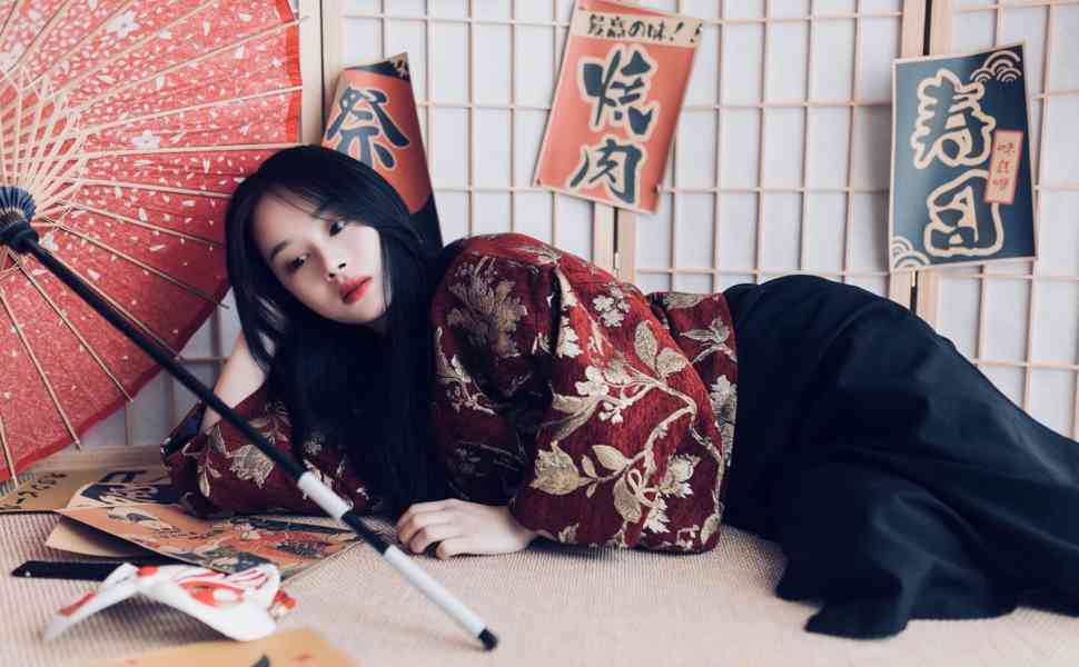 惊了！抖音千万粉丝甜妹被曝‘养鱼’，Eily教母不雅片疯传，网红圈连环炸！