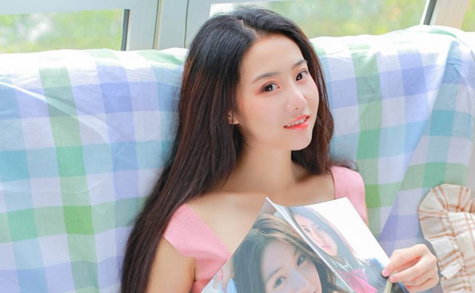 震惊！女大学生陷裸贷被逼户外直播，剃毛后遭债主当众凌辱