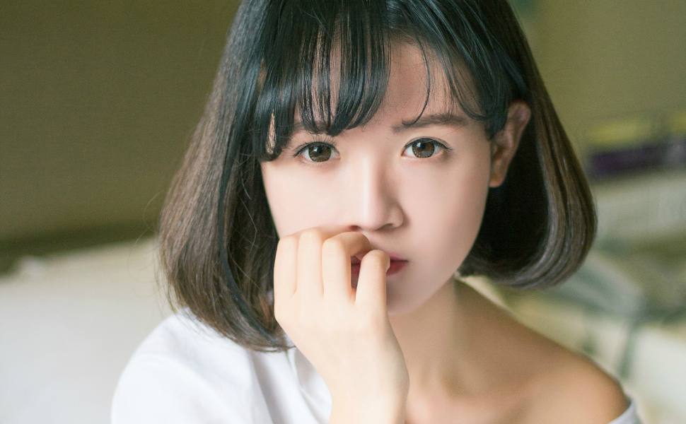 林璟彤欠钱不还引爆大瓜！清纯眼镜妹被金主狂拍到眼神失焦，反差太大网友直呼受不了
