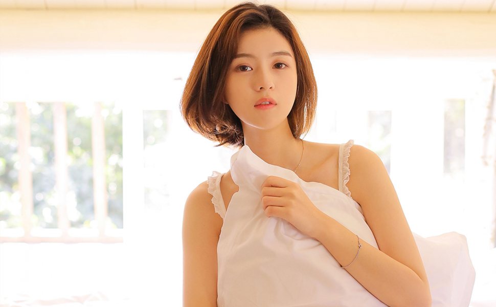清纯女神也有反差萌？李素英/Leeesovely私拍曝光，编辑亲拆甜蜜伪装
