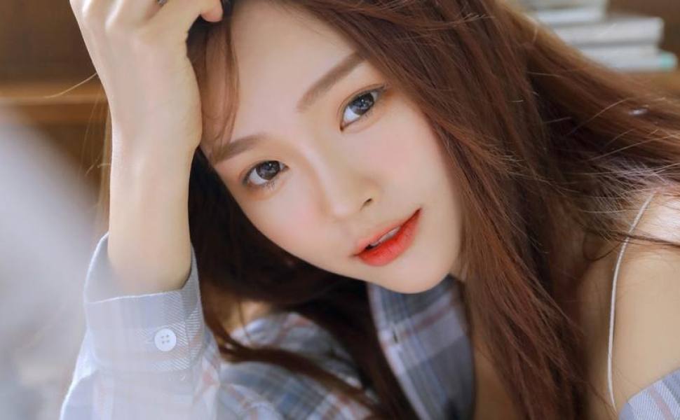辣眼睛！四川某校女生洪雯雯宿舍带人“运动”，上铺狂响直接无视下铺室友