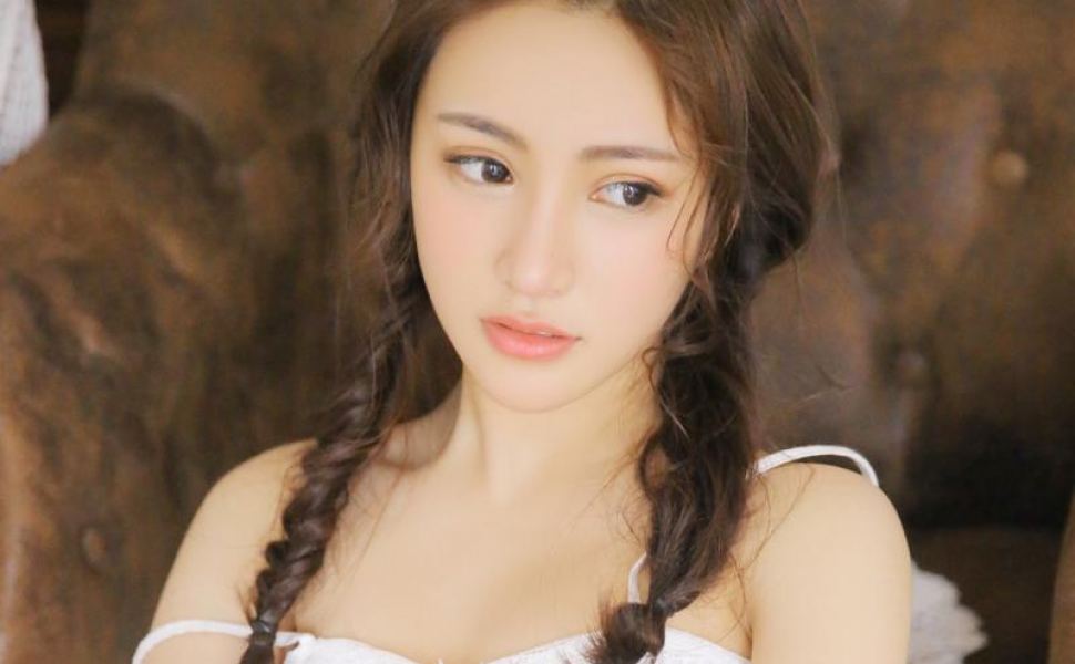 健身女神“蕾蕾醒了没”塌房实录：从励志网红到探花女主，30万粉一夜崩塌