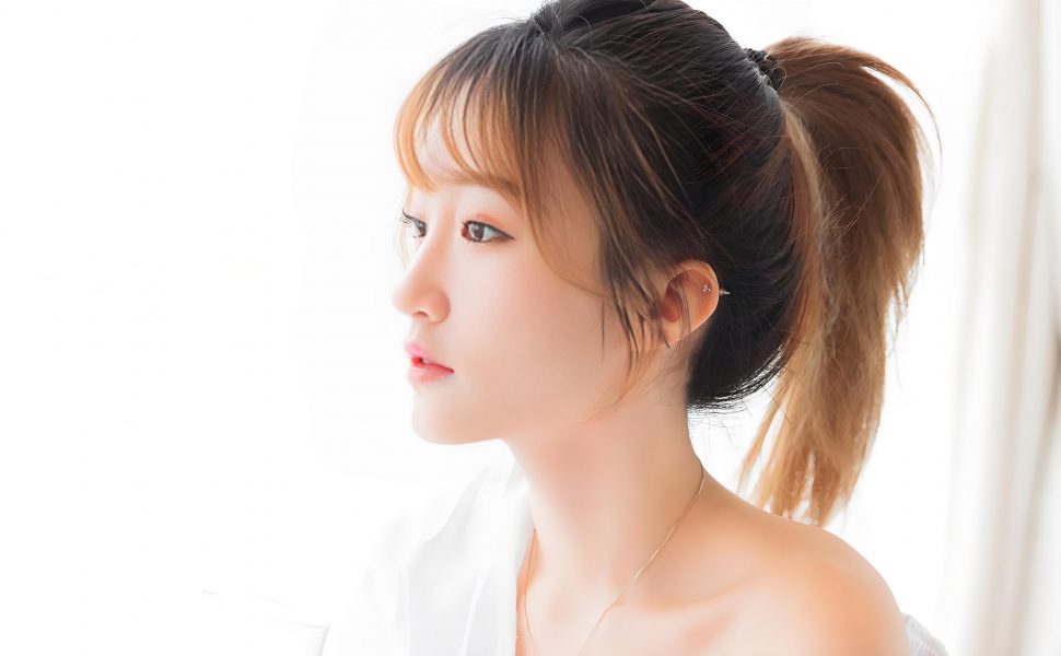 深度分析：澳大利亚金发少妇媚黑3P视频疯传，小骨架硬扛双黑巨根引发热议