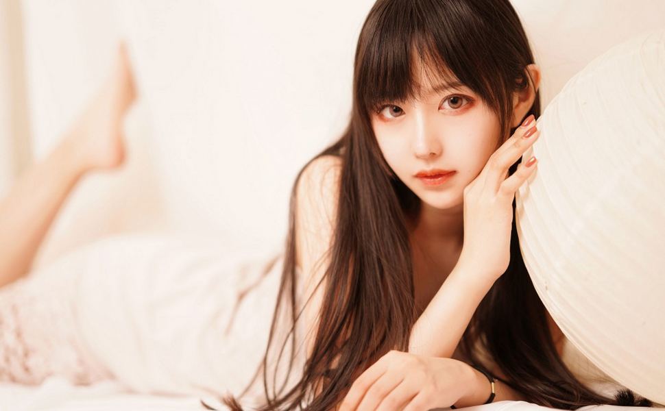 网红史迪西私下行为引发争议：28万粉丝刷屏，金主重金裸聊视频流出，纹身成关键证据